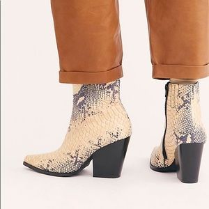 Free People Jeffrey Campbell Flynn Boots Snake New